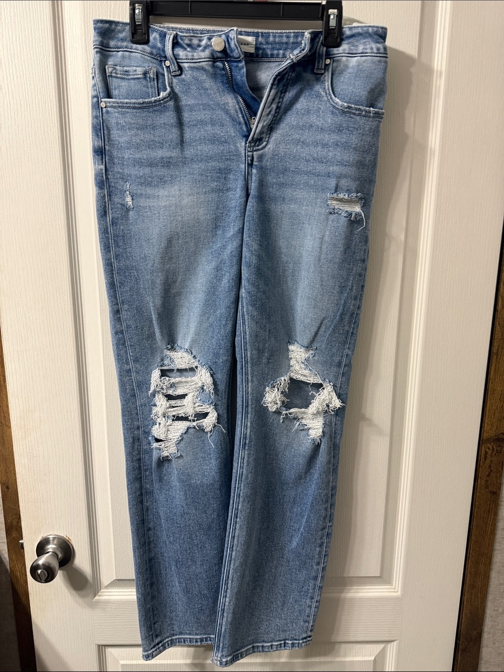 Women’s Straight-Leg Distressed Light Blue Jeans